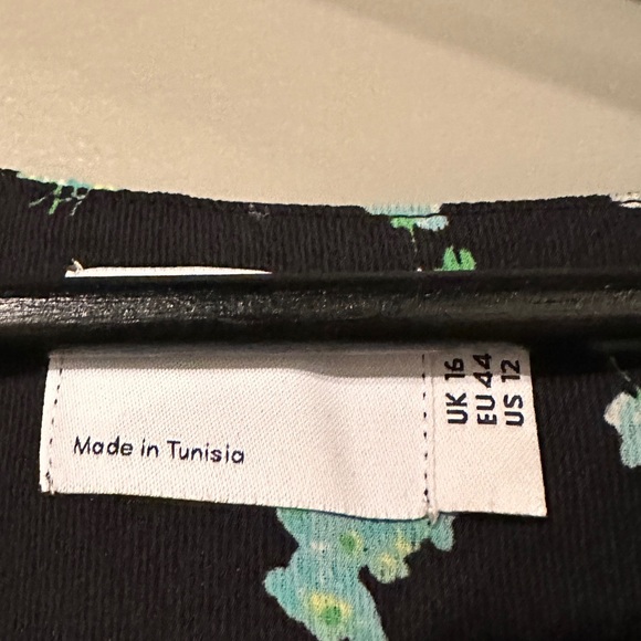 ASOS DESIGN lace trim ruffle bodice mini tea dress in black ditsy - Picture 5 of 7